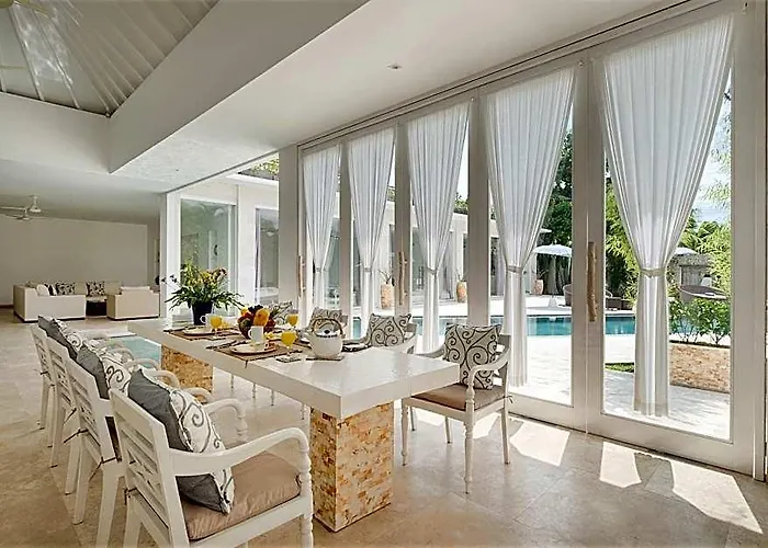Royal 3 Bedroom Private Pool バリ島