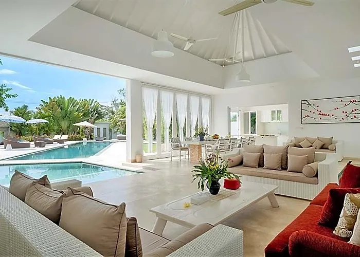 Royal 3 Bedroom Private Pool 5*