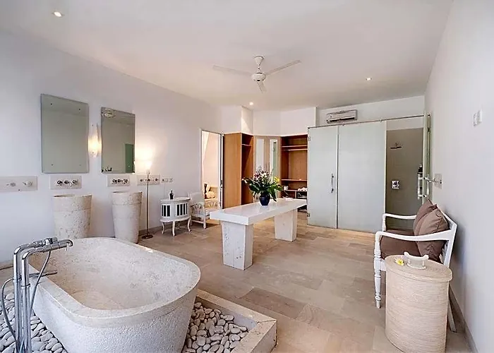 Royal 3 Bedroom Private Pool 5*