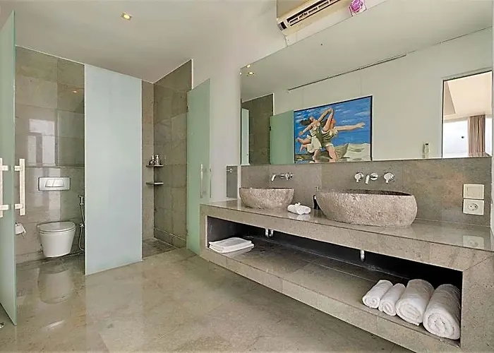 Royal 3 Bedroom Private Pool バリ島