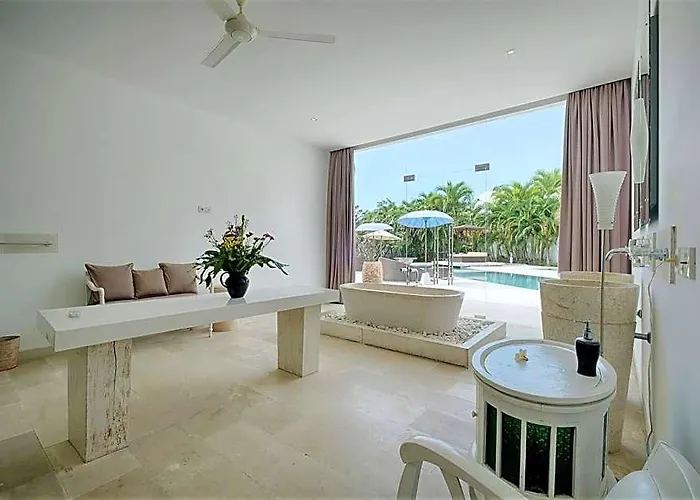ホテル Royal 3 Bedroom Private Pool バリ島