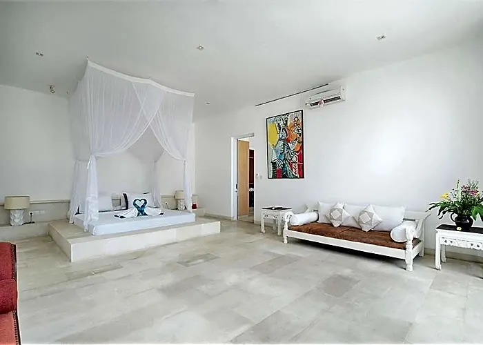 Royal 3 Bedroom Private Pool 5*